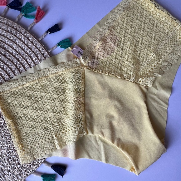 Victoria's Secret The Lacie Daisy Lace Cheeky Panty Yellow Tulip XS NEW - Picture 5 of 6